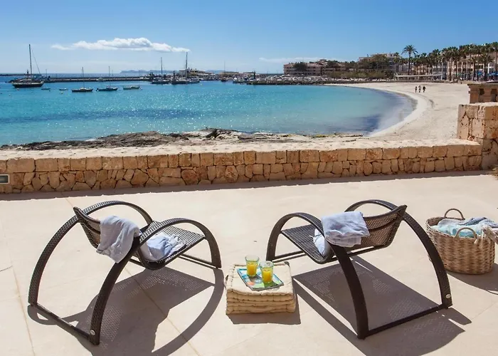 Es turó, luxury beachfront apartment in Colonia San Jordi