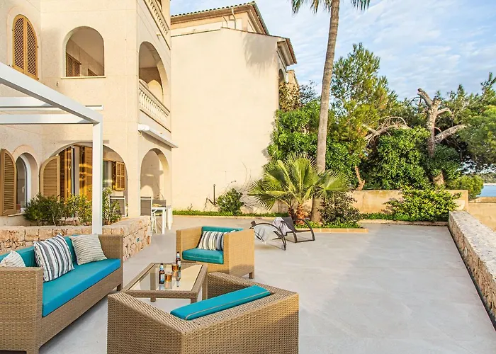 Es turó, luxury beachfront apartment in Colonia San Jordi