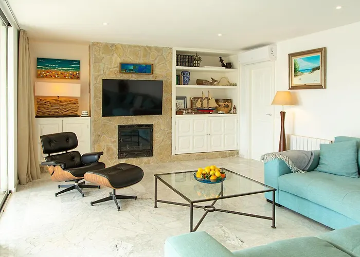 Es turó, luxury beachfront apartment in Colonia San Jordi